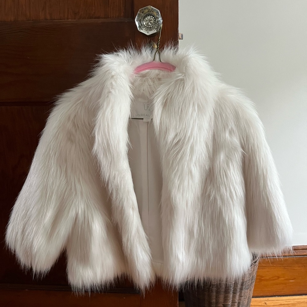UNREAL FUR XS FAUX FUR HALF SLEEVE JACKET